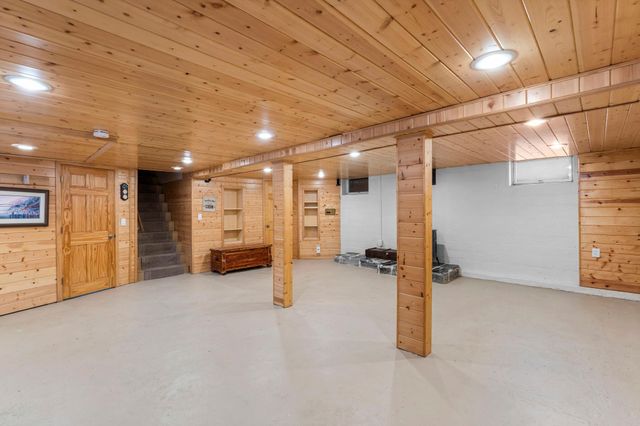 2695 Harvester Avenue E, Maplewood, MN 55119