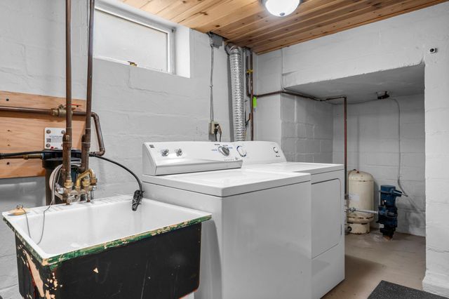 2695 Harvester Avenue E, Maplewood, MN 55119