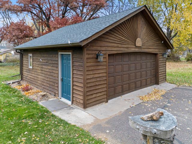 2695 Harvester Avenue E, Maplewood, MN 55119