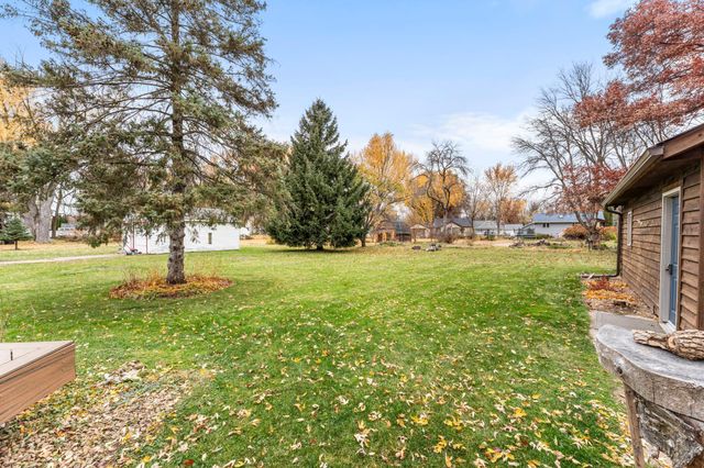 2695 Harvester Avenue E, Maplewood, MN 55119