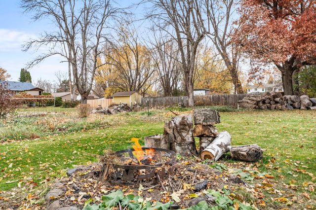 2695 Harvester Avenue E, Maplewood, MN 55119