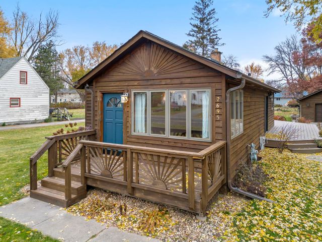2695 Harvester Avenue E, Maplewood, MN 55119