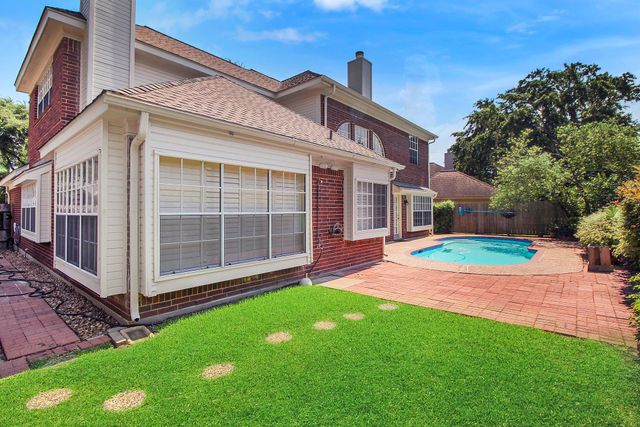 14127 Swallowfield Drive, Houston, TX 77077