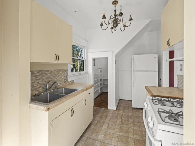 1827 Puterbaugh St, San Diego, CA 92103