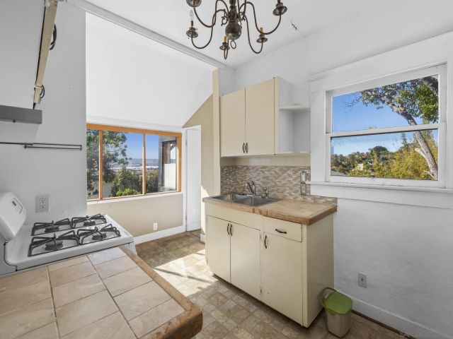 1827 Puterbaugh St, San Diego, CA 92103