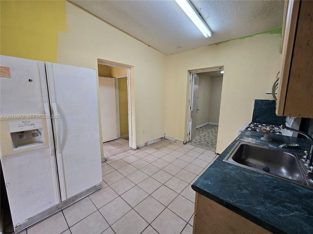 1051 E 18th St, Hialeah, FL 33013