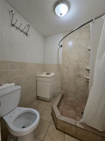 1051 E 18th St, Hialeah, FL 33013