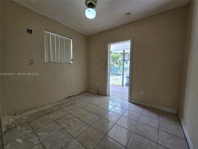 1051 E 18th St, Hialeah, FL 33013