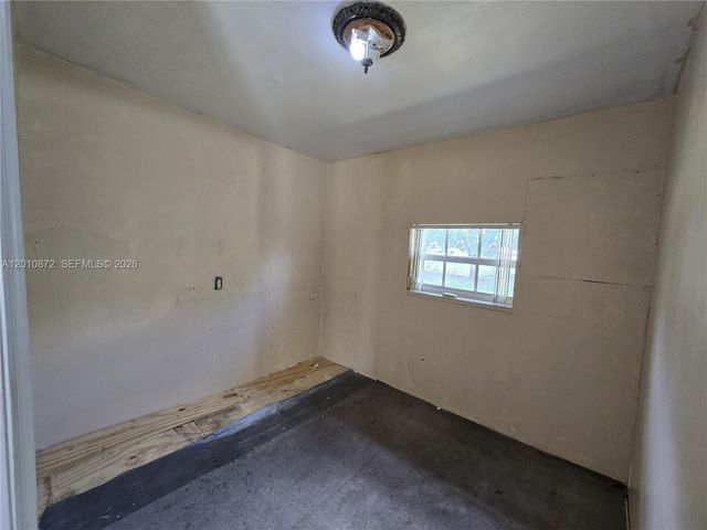 1051 E 18th St, Hialeah, FL 33013