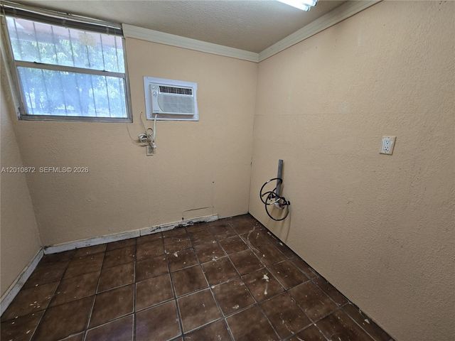 1051 E 18th St, Hialeah, FL 33013