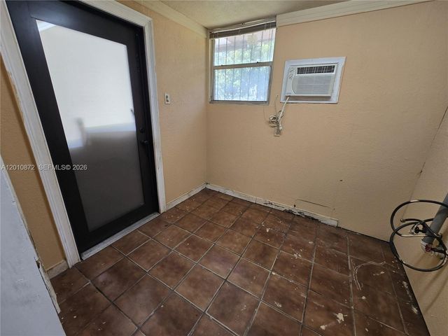 1051 E 18th St, Hialeah, FL 33013