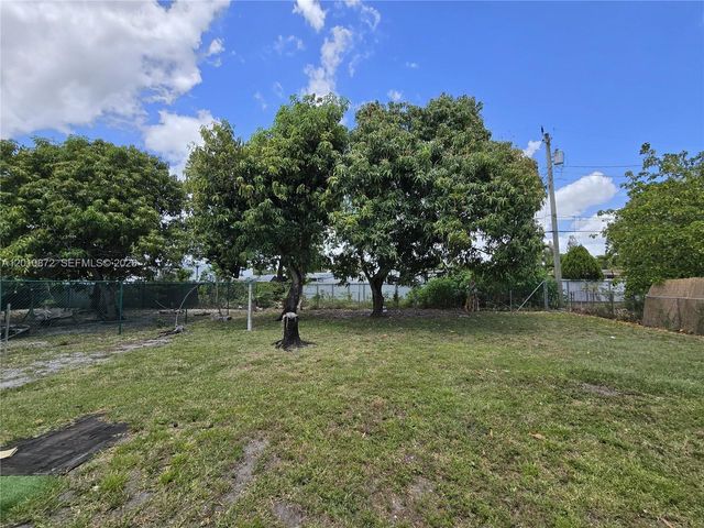 1051 E 18th St, Hialeah, FL 33013