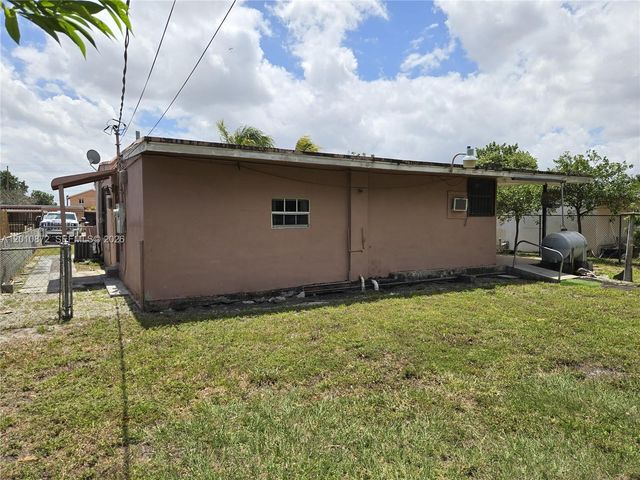 1051 E 18th St, Hialeah, FL 33013