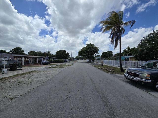 1051 E 18th St, Hialeah, FL 33013