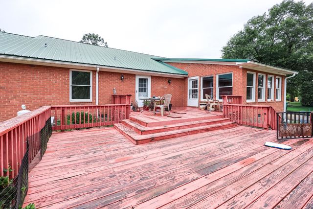 6652 Old Mullins Rd., Nichols, SC 29581