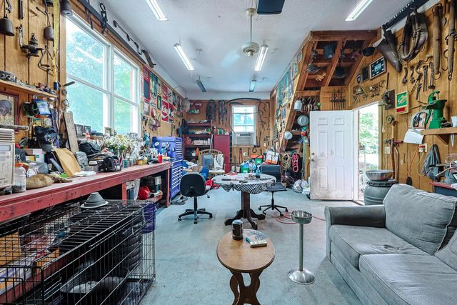 6652 Old Mullins Rd., Nichols, SC 29581