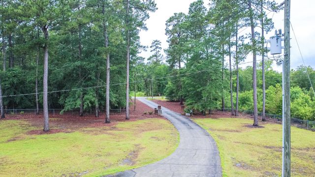 6652 Old Mullins Rd., Nichols, SC 29581