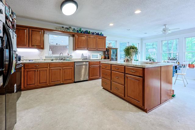 6652 Old Mullins Rd., Nichols, SC 29581