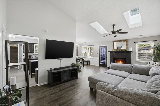 732 Willow Bend DR, Chesapeake, VA 23323