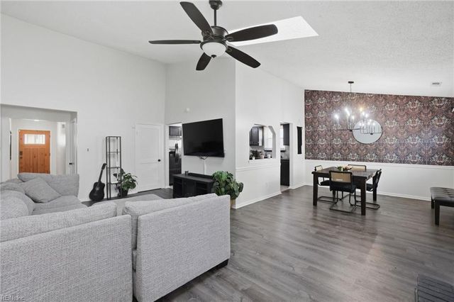 732 Willow Bend DR, Chesapeake, VA 23323