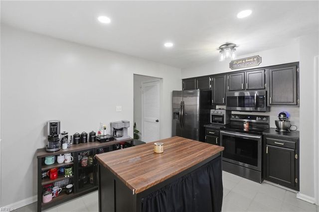 732 Willow Bend DR, Chesapeake, VA 23323