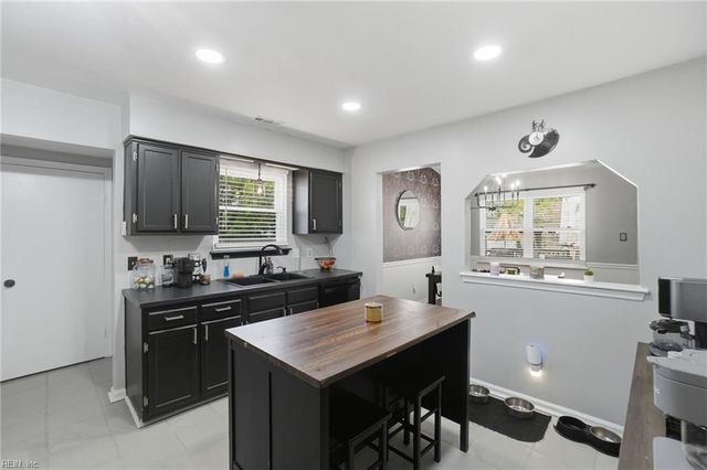 732 Willow Bend DR, Chesapeake, VA 23323