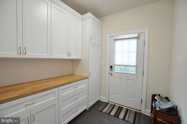 1611 BRACKENVILLE RD, Hockessin, DE 19707