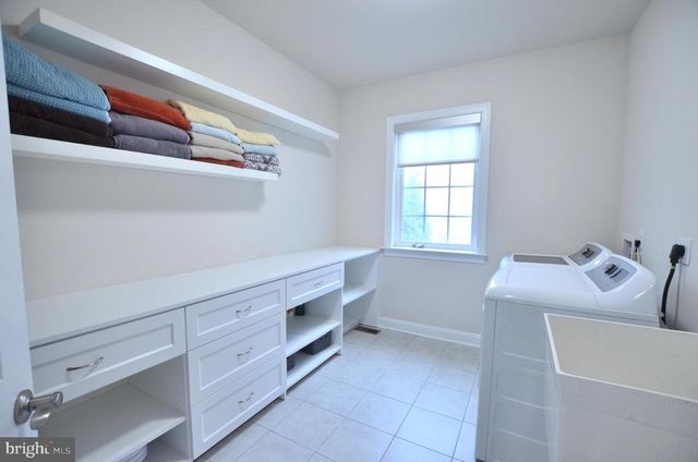 1611 BRACKENVILLE RD, Hockessin, DE 19707