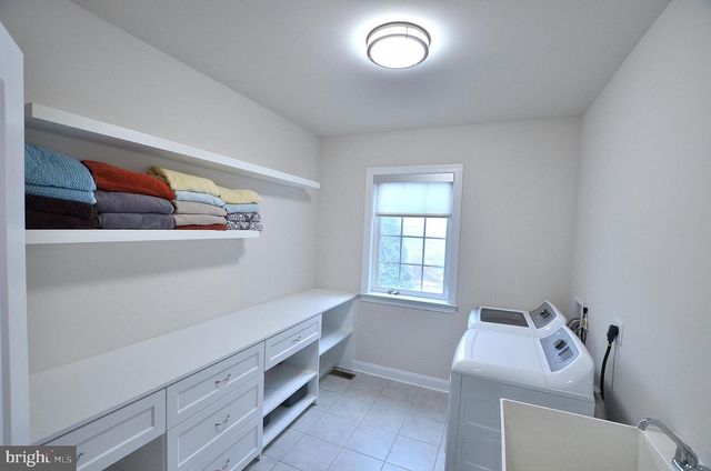 1611 BRACKENVILLE RD, Hockessin, DE 19707