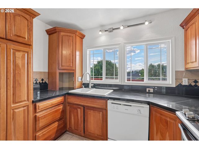 11570 Se VERNS Way, Happy Valley, OR 97086