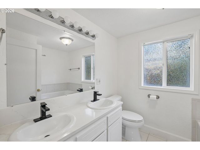 11570 Se VERNS Way, Happy Valley, OR 97086