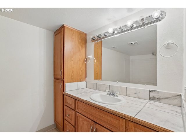 11570 Se VERNS Way, Happy Valley, OR 97086
