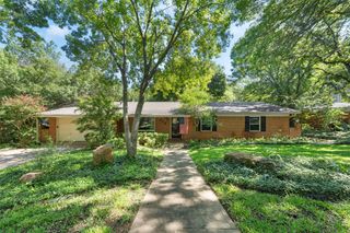 319 Sharron Drive, Woodway, TX 76712