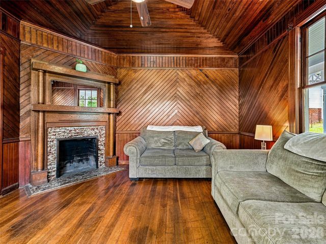 5 Clarks Cove Road, Leicester, NC 28748