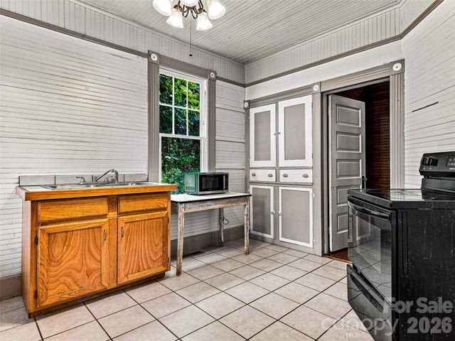 5 Clarks Cove Road, Leicester, NC 28748