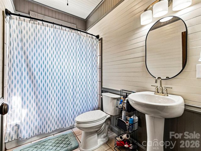 5 Clarks Cove Road, Leicester, NC 28748