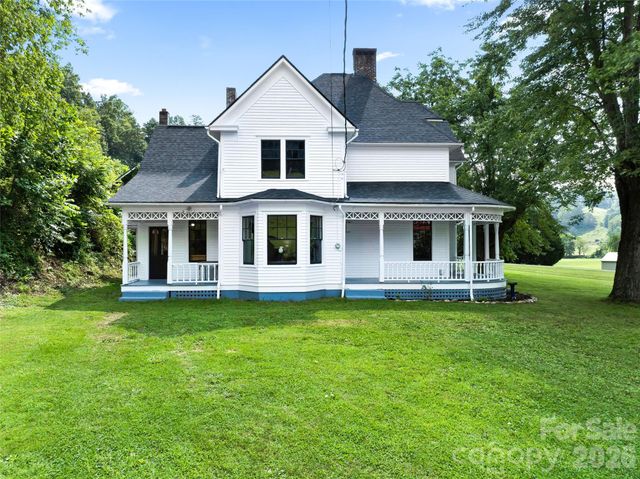 5 Clarks Cove Road, Leicester, NC 28748