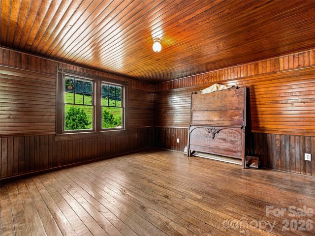 5 Clarks Cove Road, Leicester, NC 28748