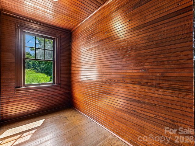5 Clarks Cove Road, Leicester, NC 28748
