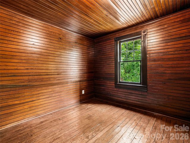 5 Clarks Cove Road, Leicester, NC 28748