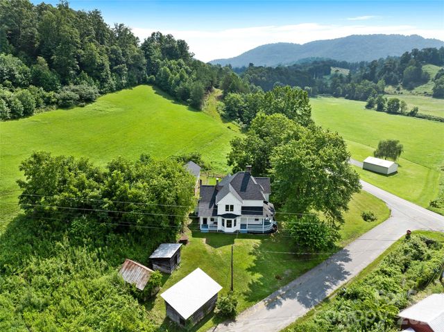 5 Clarks Cove Road, Leicester, NC 28748