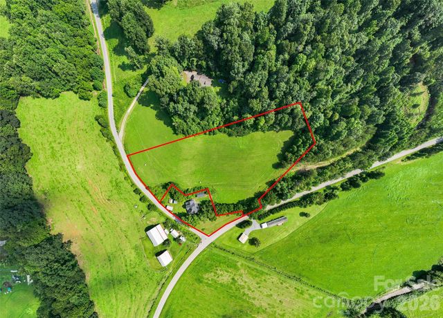 5 Clarks Cove Road, Leicester, NC 28748