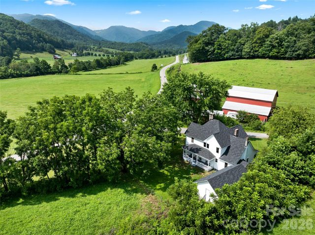 5 Clarks Cove Road, Leicester, NC 28748