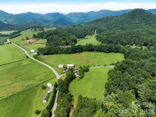 5 Clarks Cove Road, Leicester, NC 28748