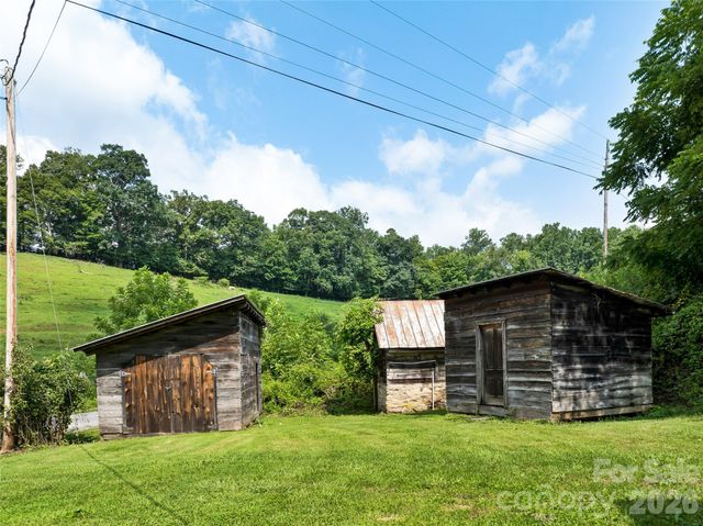 5 Clarks Cove Road, Leicester, NC 28748