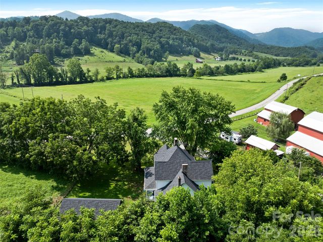 5 Clarks Cove Road, Leicester, NC 28748