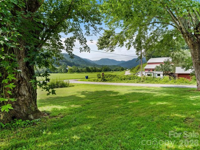 5 Clarks Cove Road, Leicester, NC 28748