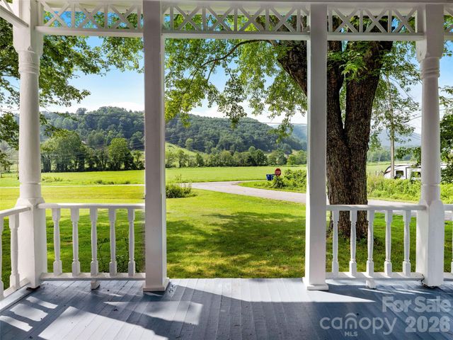 5 Clarks Cove Road, Leicester, NC 28748
