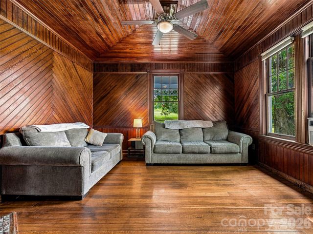 5 Clarks Cove Road, Leicester, NC 28748