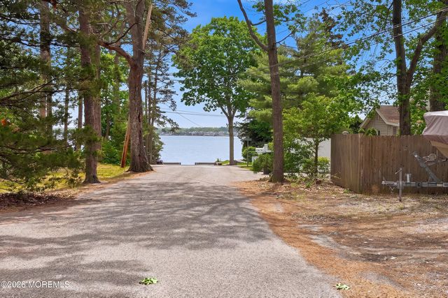 335 Iroquois Drive, Brick, NJ 08724